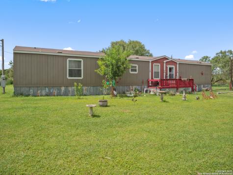 1107 Magnolia Street Jourdanton TX 78026