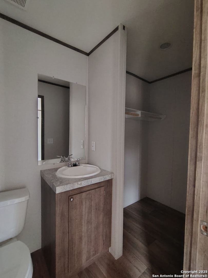 152 Cr 2664 Moore TX 78016