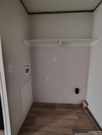 152 Cr 2664 Moore TX 78016