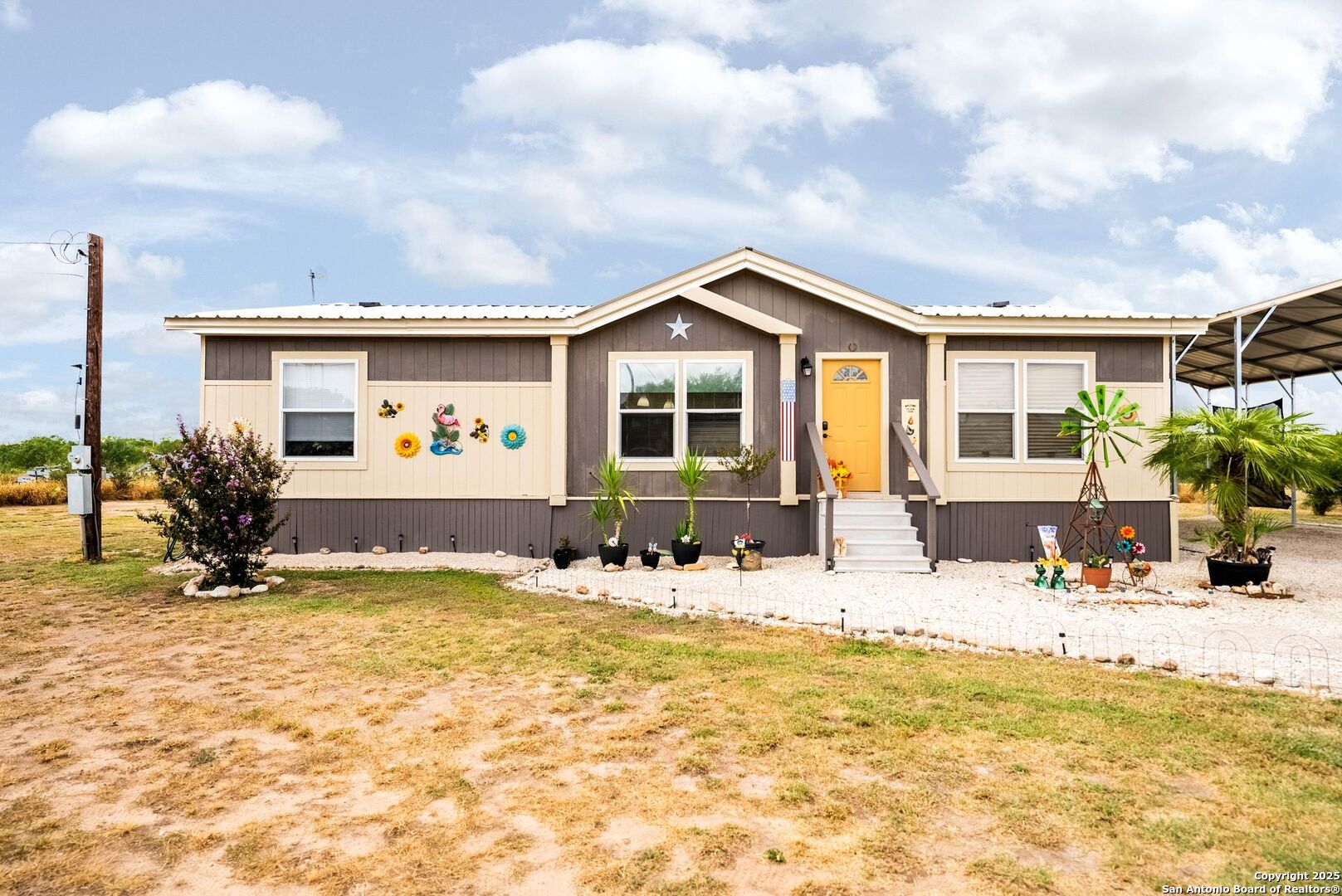 380 Martin Avenue Carrizo Springs TX 78834