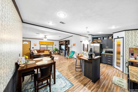 380 Martin Avenue Carrizo Springs TX 78834