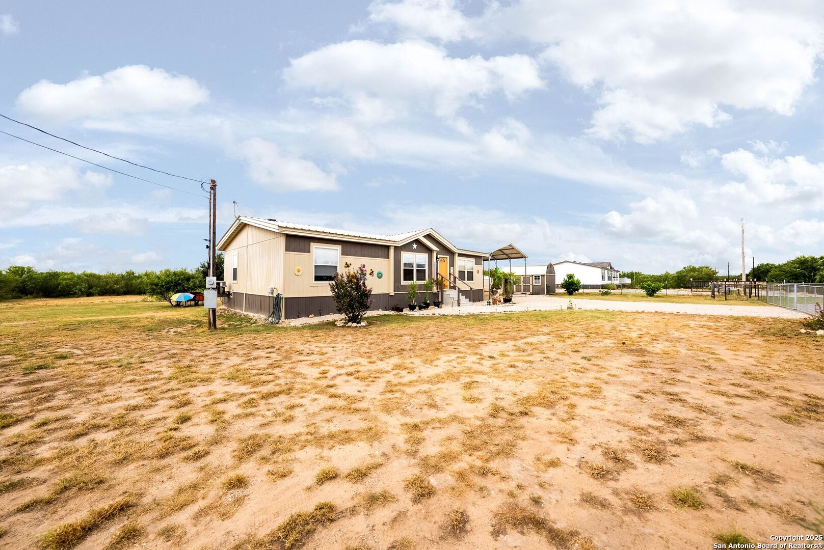 380 Martin Avenue Carrizo Springs TX 78834