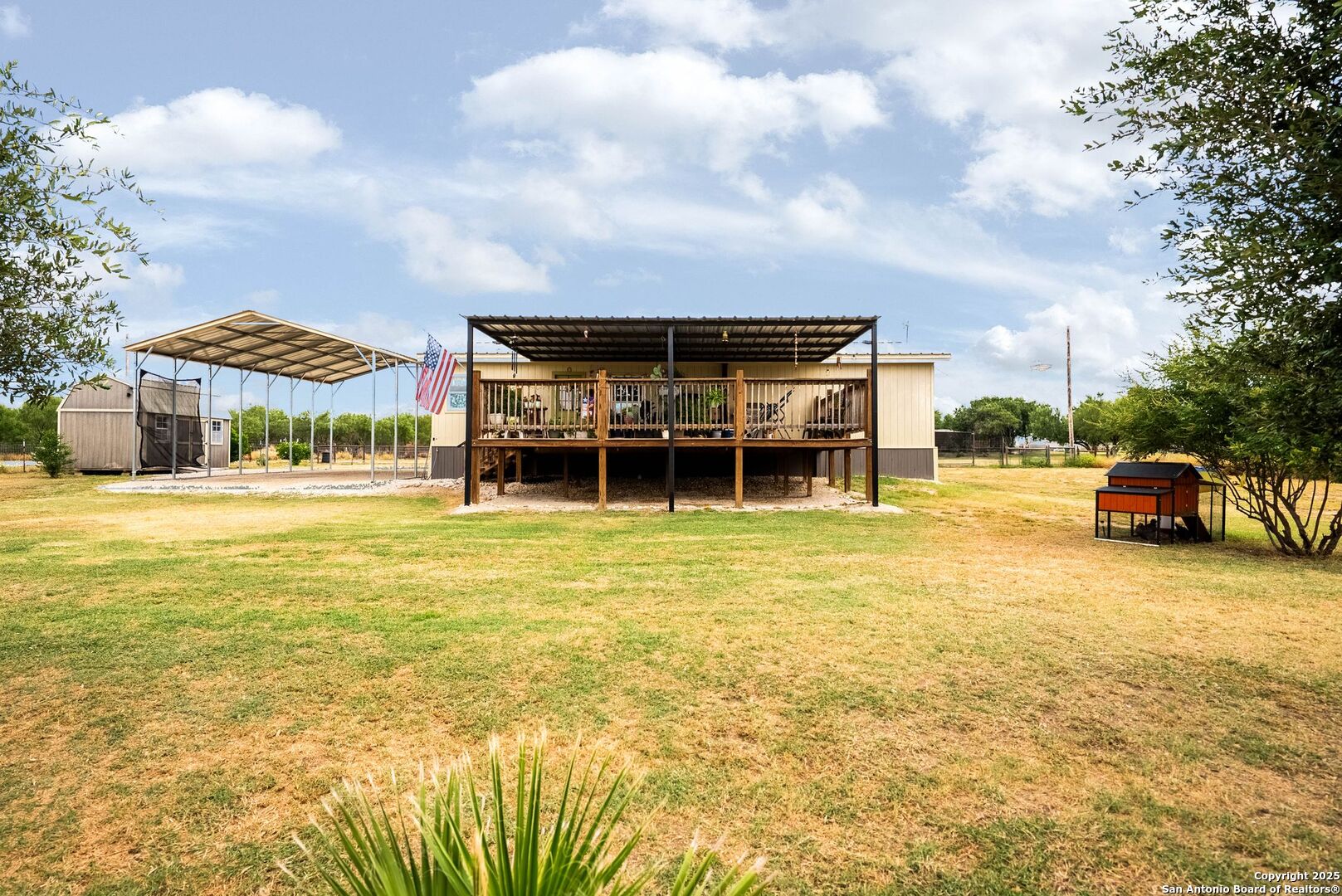 380 Martin Avenue Carrizo Springs TX 78834