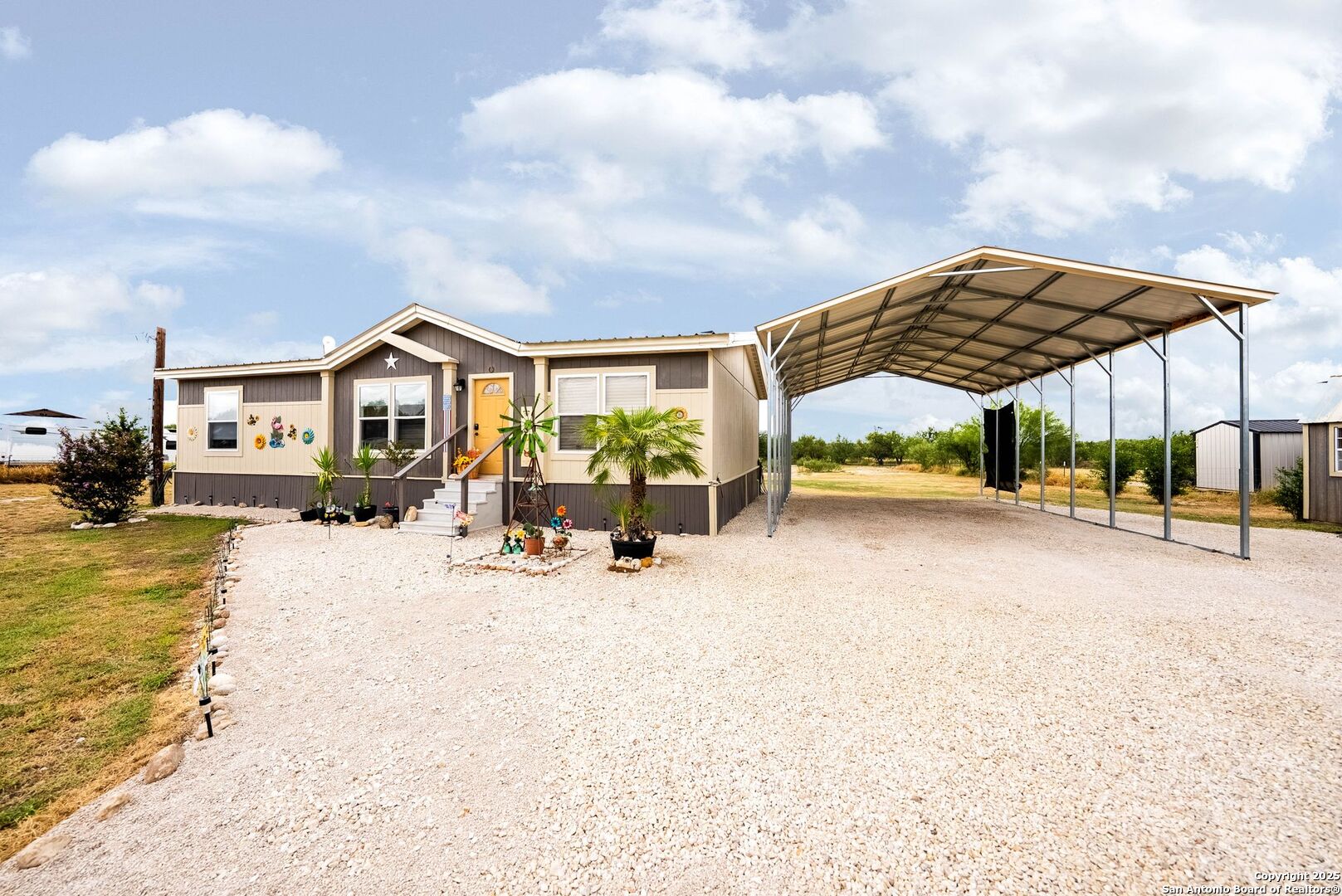 380 Martin Avenue Carrizo Springs TX 78834