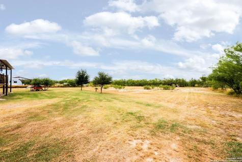 380 Martin Avenue Carrizo Springs TX 78834