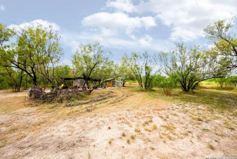 380 Martin Avenue Carrizo Springs TX 78834