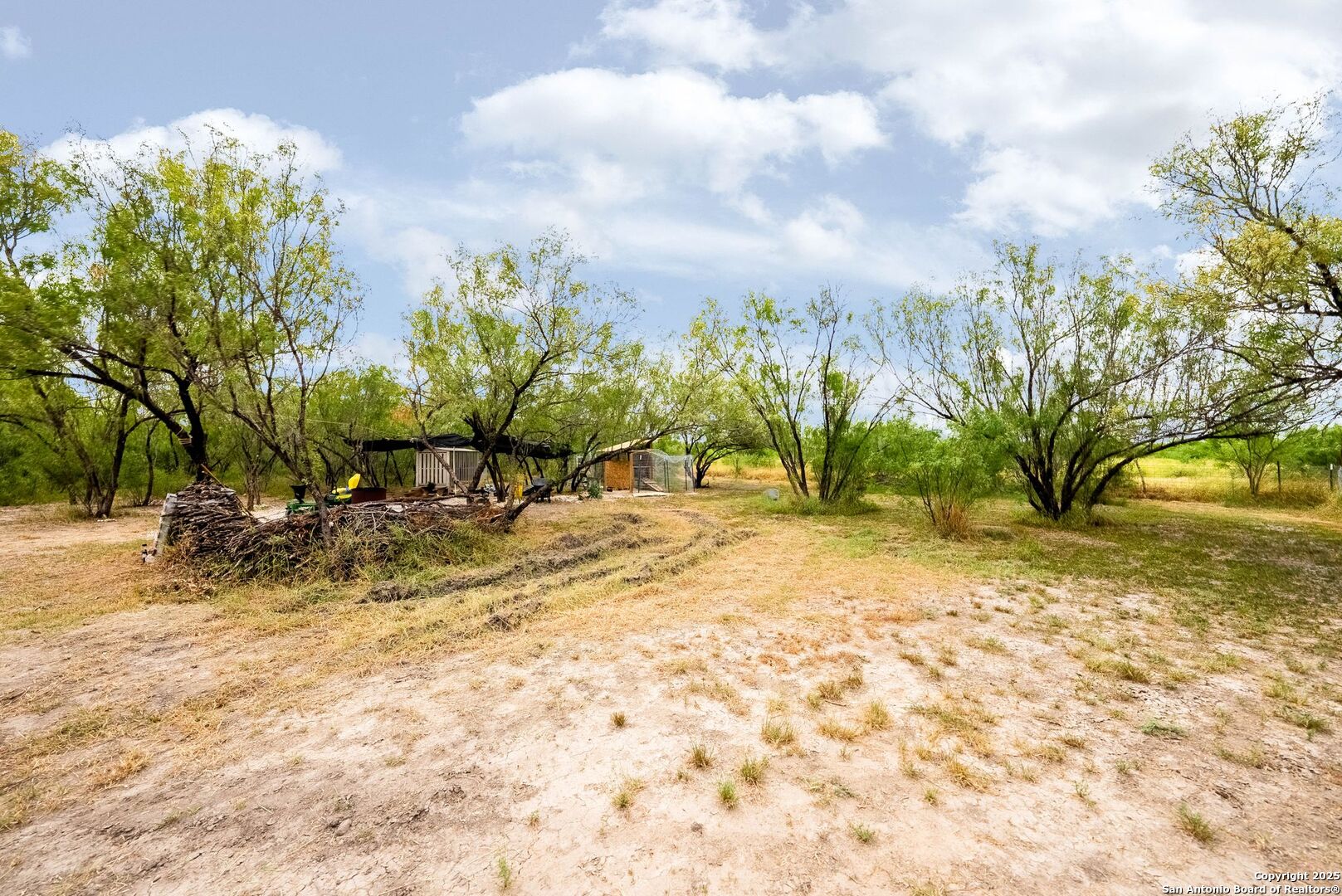 380 Martin Avenue Carrizo Springs TX 78834