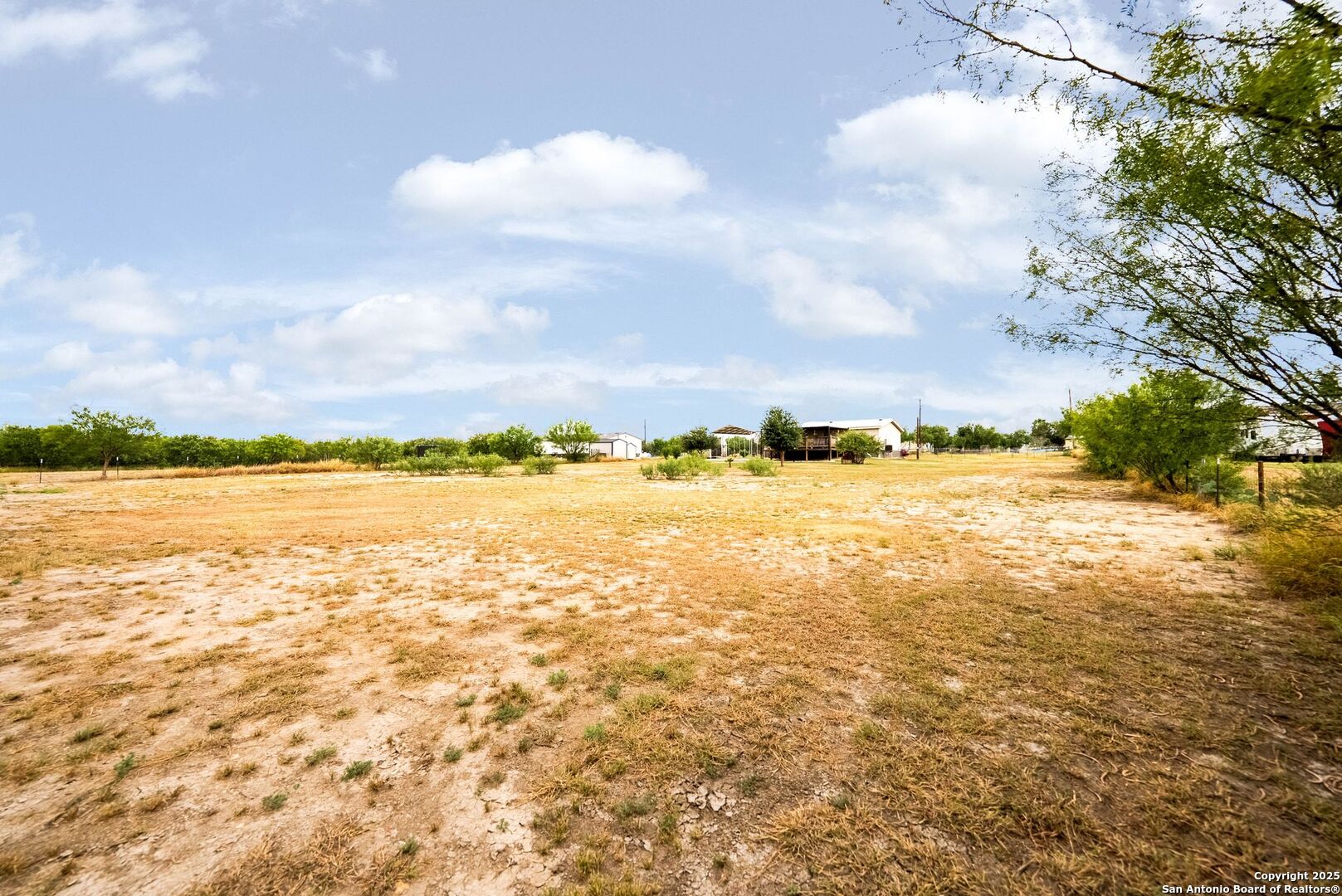 380 Martin Avenue Carrizo Springs TX 78834