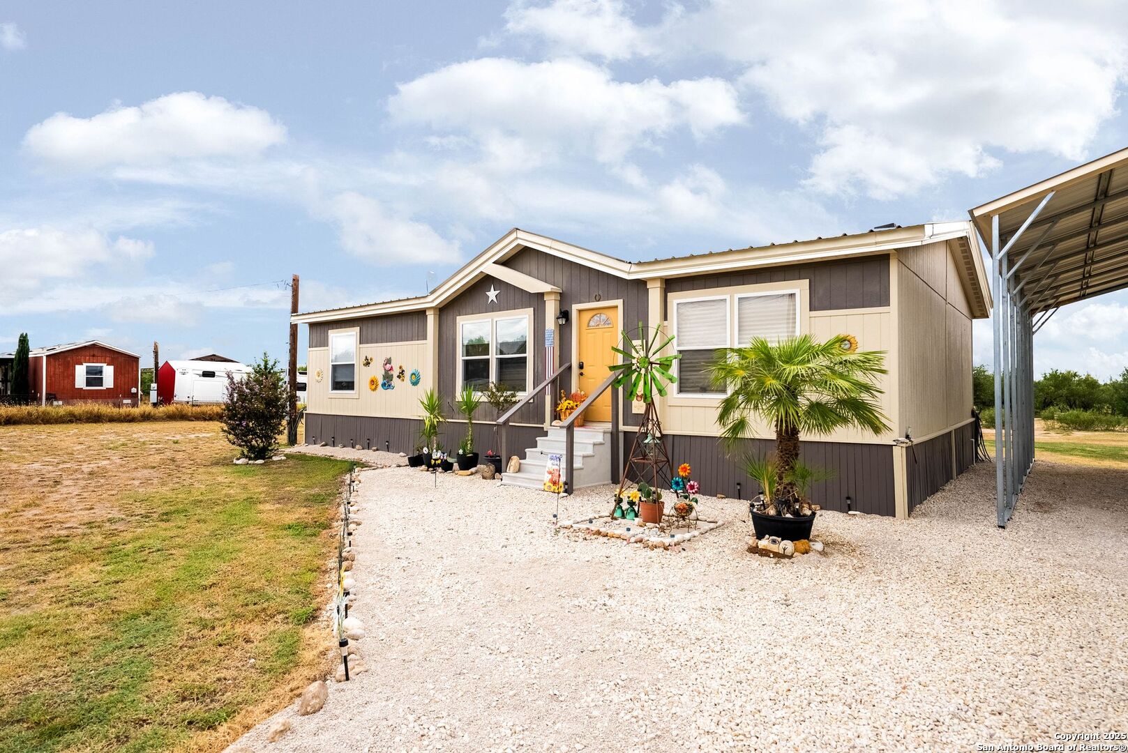 380 Martin Avenue Carrizo Springs TX 78834