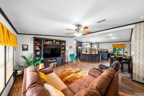 380 Martin Avenue Carrizo Springs TX 78834