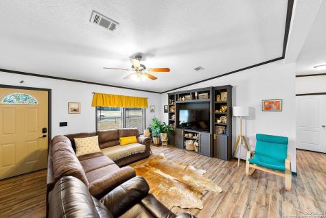 380 Martin Avenue Carrizo Springs TX 78834