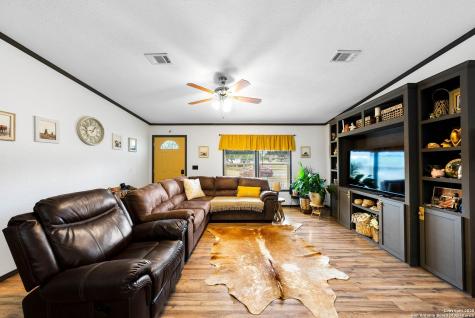 380 Martin Avenue Carrizo Springs TX 78834