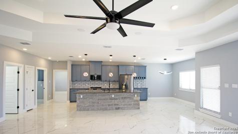 792 Lake Valley La Vernia TX 78121