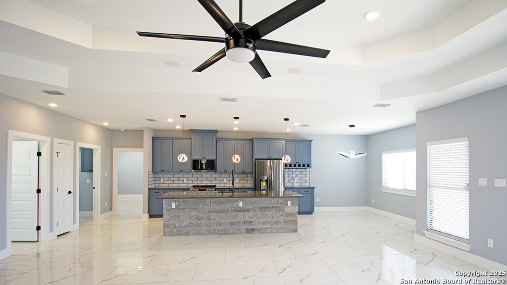 792 Lake Valley La Vernia TX 78121