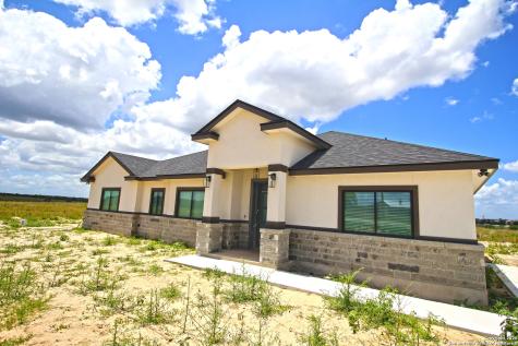 792 Lake Valley La Vernia TX 78121