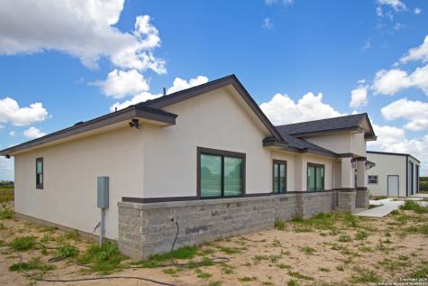 792 Lake Valley La Vernia TX 78121