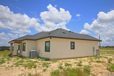 792 Lake Valley La Vernia TX 78121