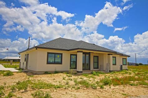 792 Lake Valley La Vernia TX 78121