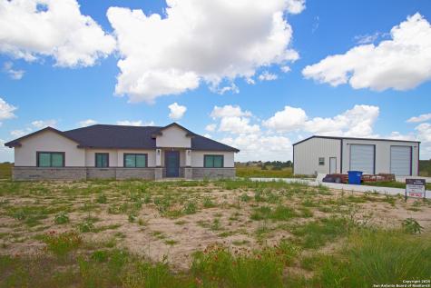 792 Lake Valley La Vernia TX 78121