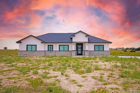 792 Lake Valley La Vernia TX 78121
