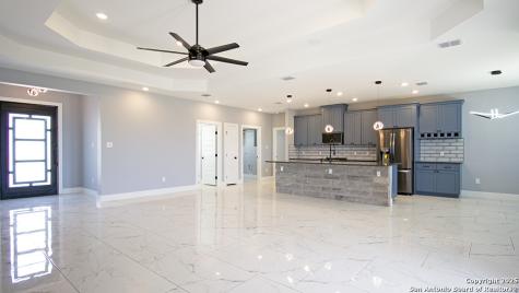 792 Lake Valley La Vernia TX 78121