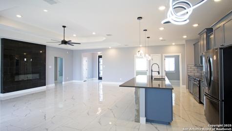 792 Lake Valley La Vernia TX 78121