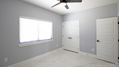 792 Lake Valley La Vernia TX 78121