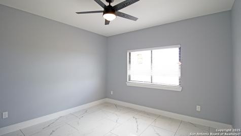 792 Lake Valley La Vernia TX 78121