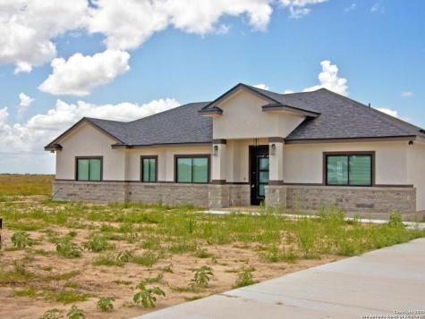 792 Lake Valley La Vernia TX 78121
