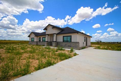 792 Lake Valley La Vernia TX 78121