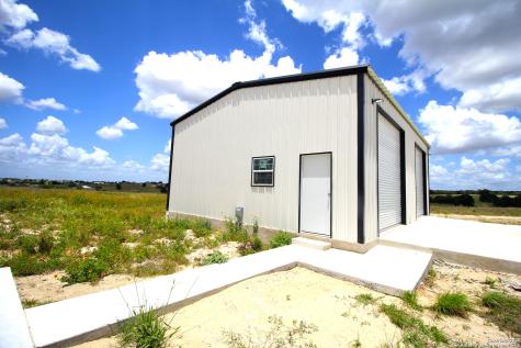 792 Lake Valley La Vernia TX 78121
