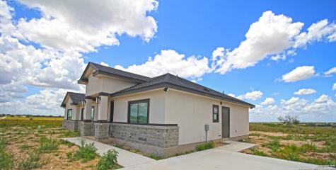 792 Lake Valley La Vernia TX 78121