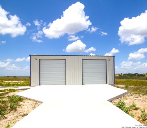 792 Lake Valley La Vernia TX 78121