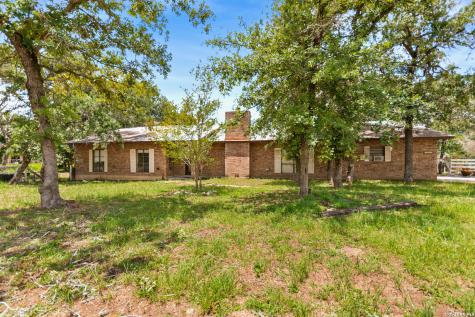 1882 Deer Trail Floresville TX 78114