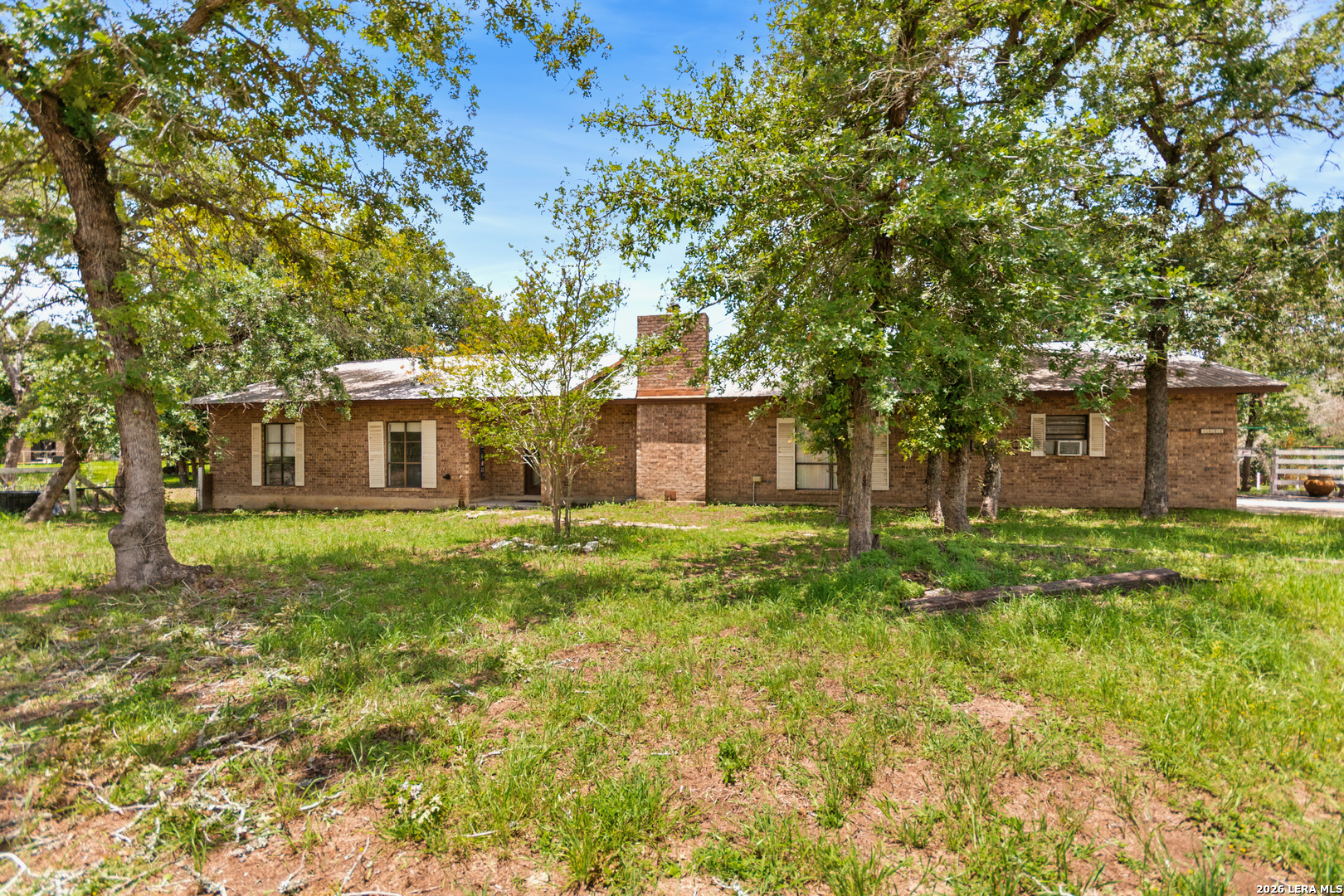 1882 Deer Trail Floresville TX 78114