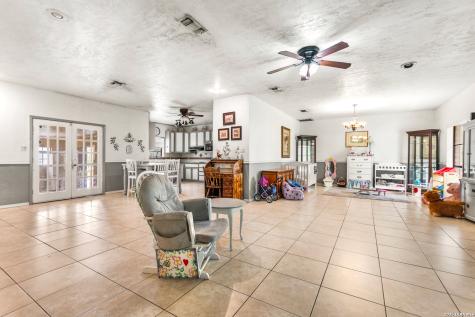 1882 Deer Trail Floresville TX 78114