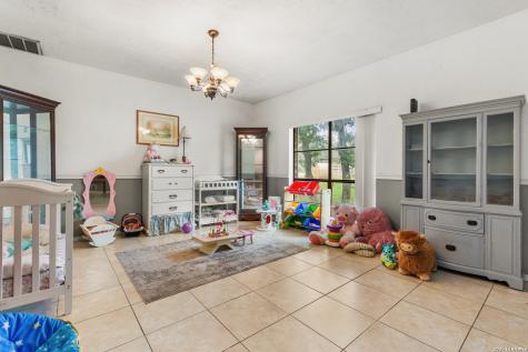 1882 Deer Trail Floresville TX 78114