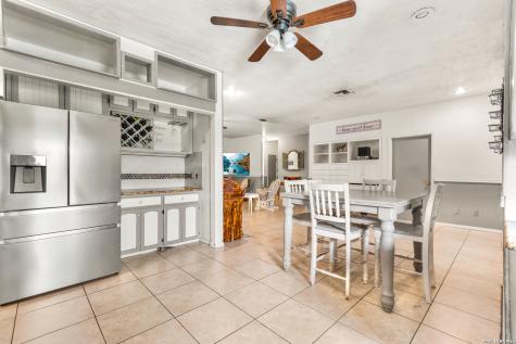 1882 Deer Trail Floresville TX 78114