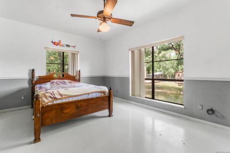 1882 Deer Trail Floresville TX 78114