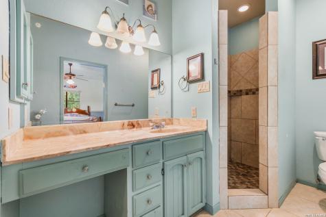 1882 Deer Trail Floresville TX 78114