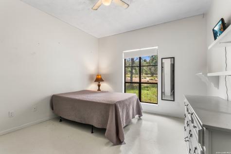 1882 Deer Trail Floresville TX 78114