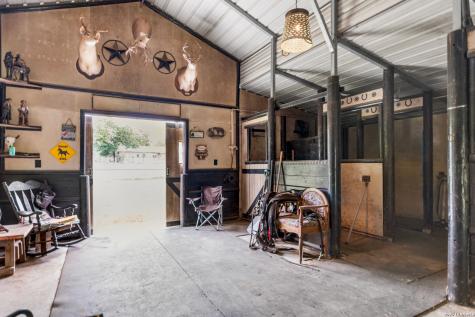 1882 Deer Trail Floresville TX 78114