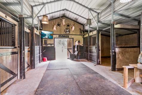 1882 Deer Trail Floresville TX 78114