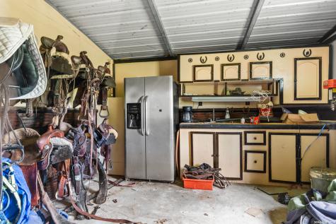 1882 Deer Trail Floresville TX 78114