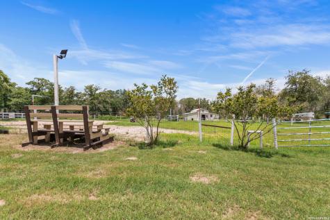 1882 Deer Trail Floresville TX 78114