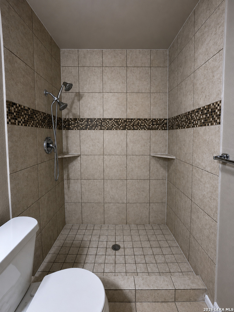 8023 Laurel Bend San Antonio TX 78250