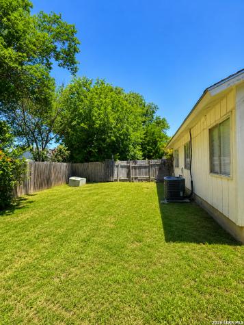 8023 Laurel Bend San Antonio TX 78250