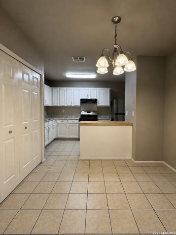 8023 Laurel Bend San Antonio TX 78250
