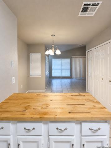 8023 Laurel Bend San Antonio TX 78250
