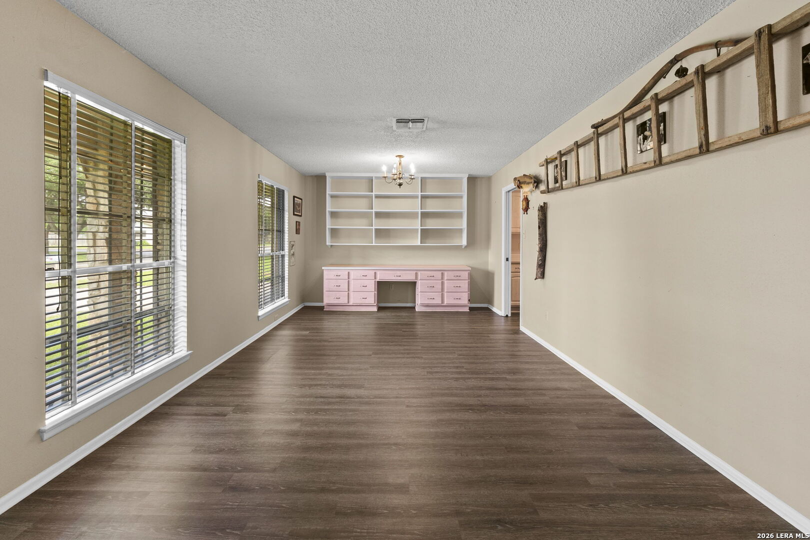 204 Norris Drive W Converse TX 78109